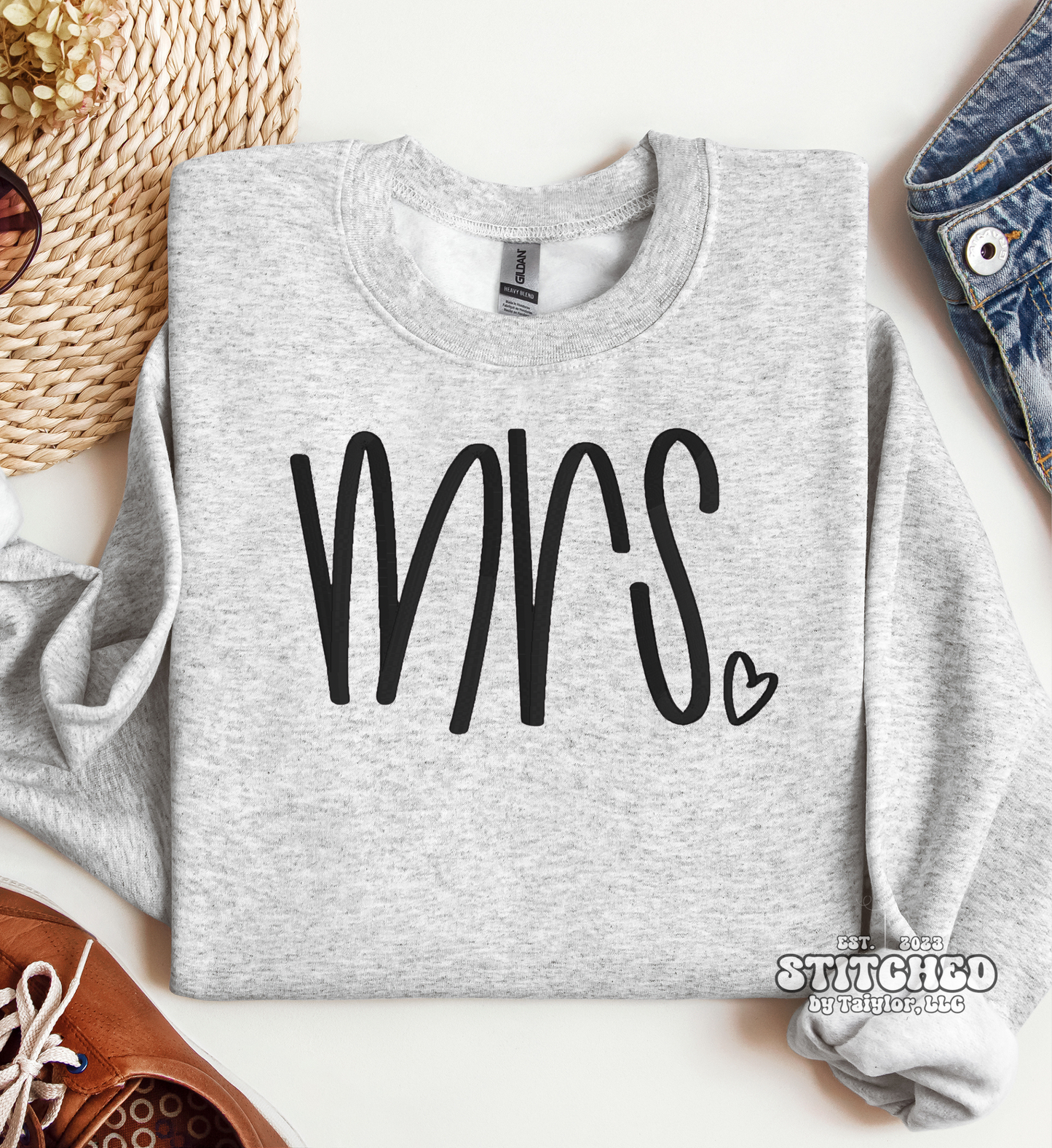 Mrs. heart - EMBROIDERED