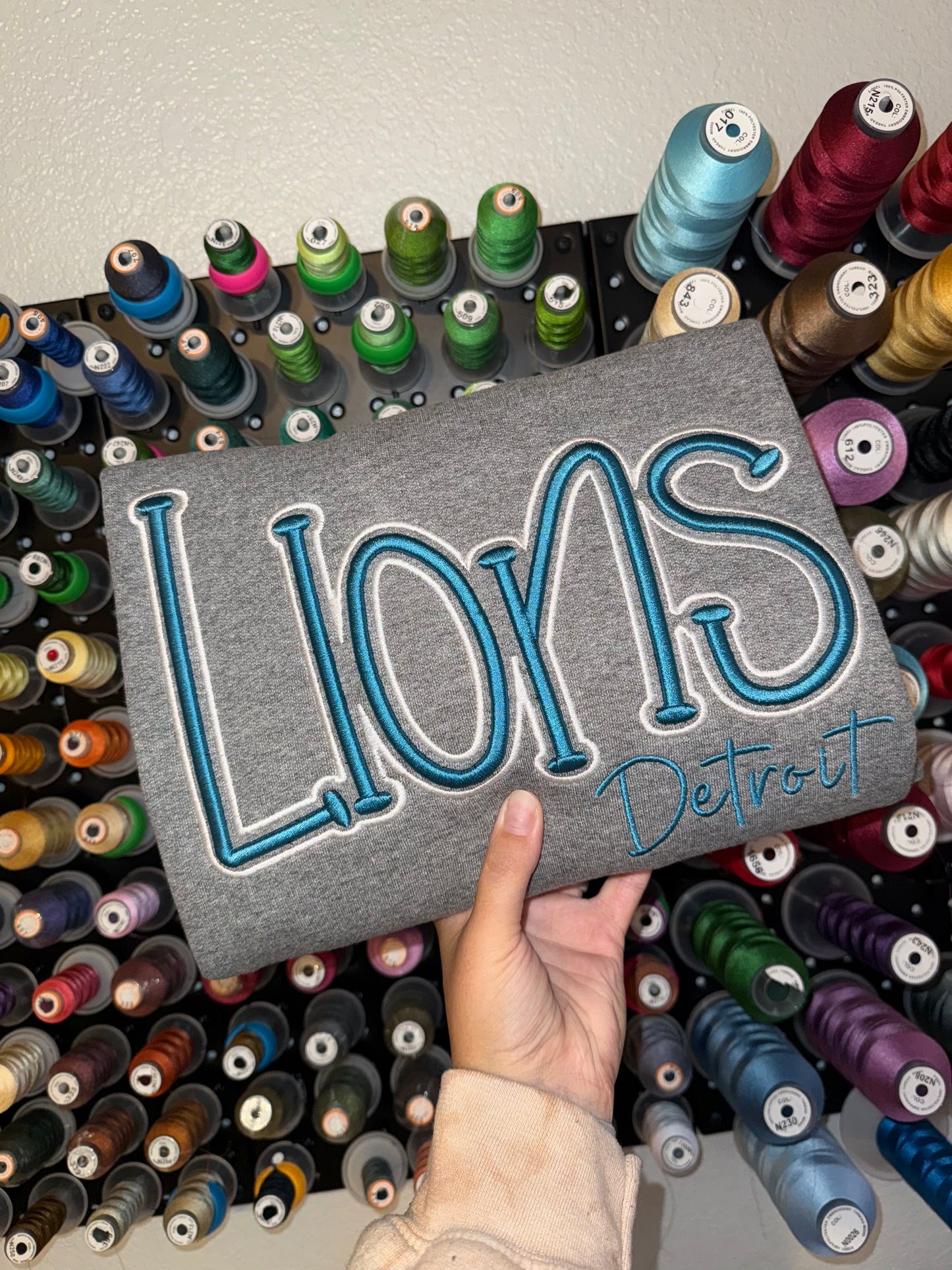 LIONS PUFF - Embroidered